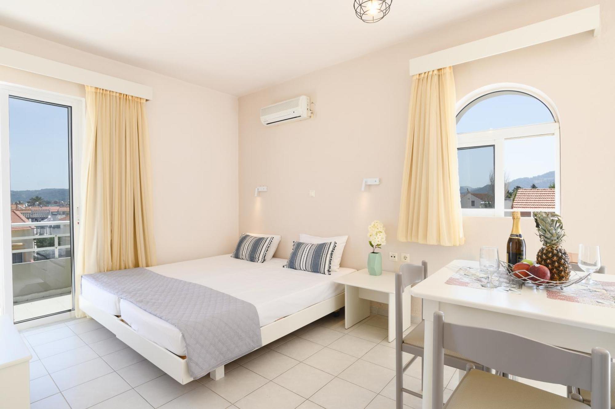 Eugenia Studios & Apartments Ialysos  Exteriér fotografie